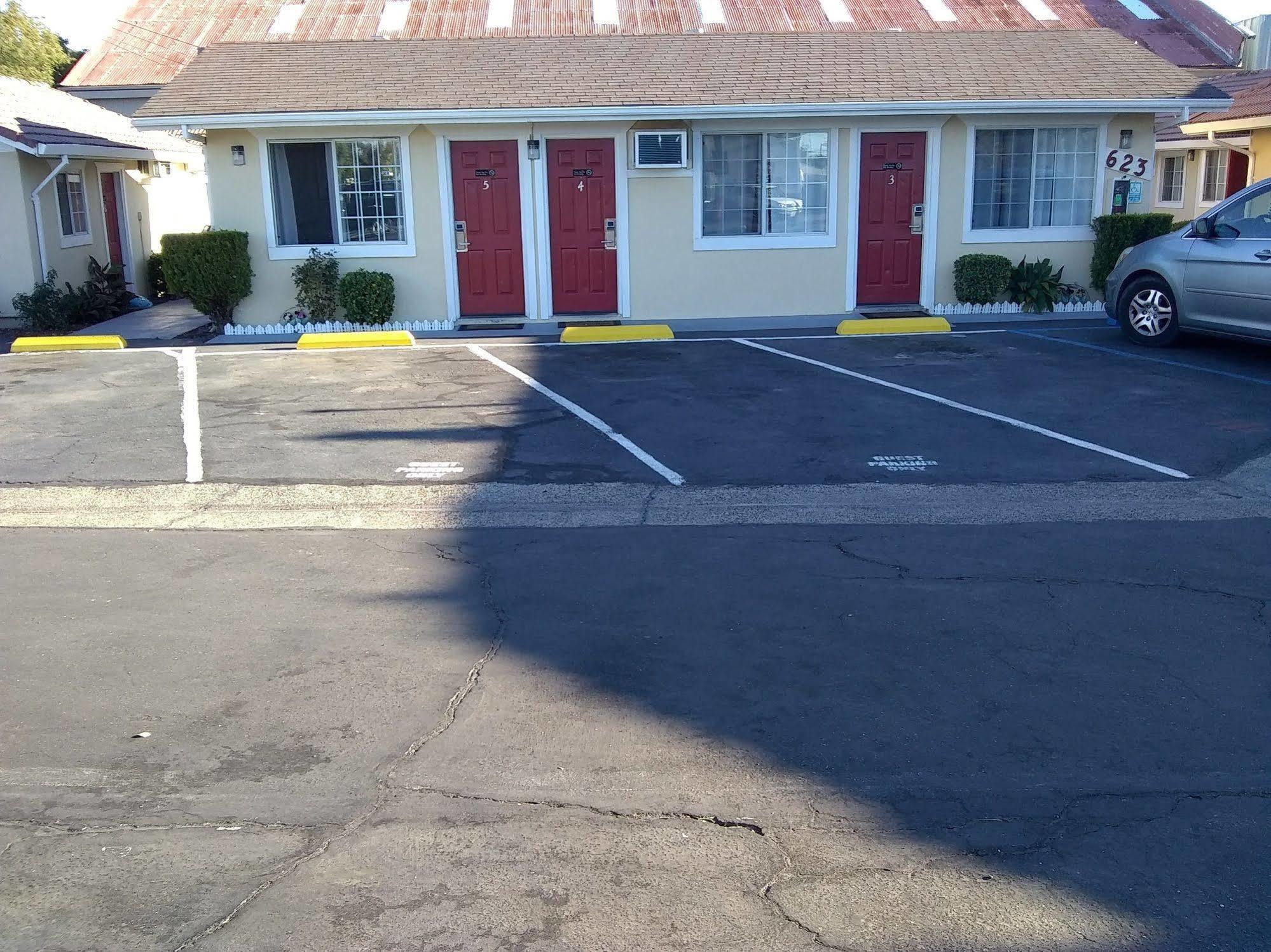 Jerry'S Motel Of Oakdale Exterior photo